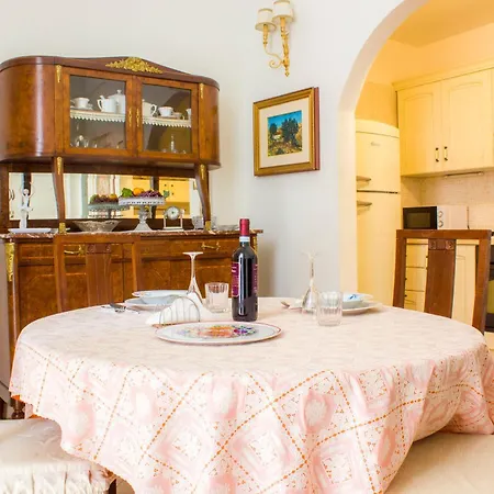 Apartment Dimora Iride *
